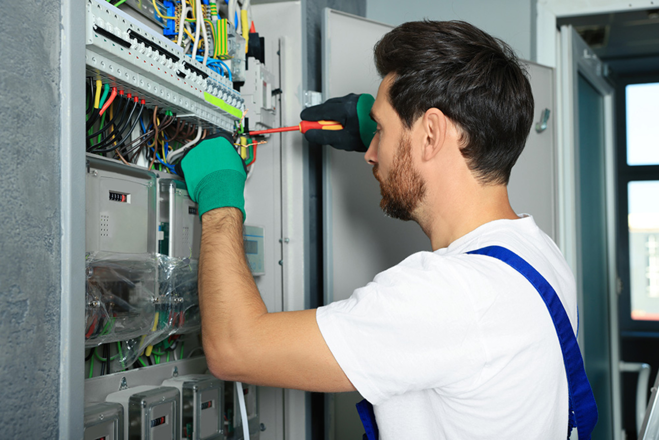Nieder&shy;spannungs&shy;anlagen bei Elektro Knichal GmbH in Coswig/Anhalt